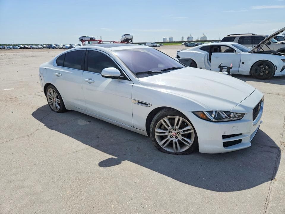 2019 JAGUAR XE PREMIUM 4