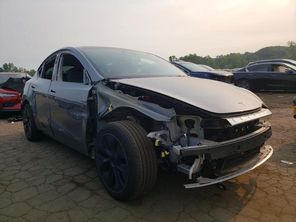 2024 TESLA MODEL Y 4
