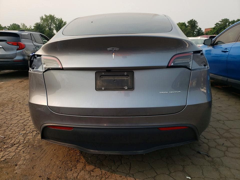 2024 TESLA MODEL Y 6