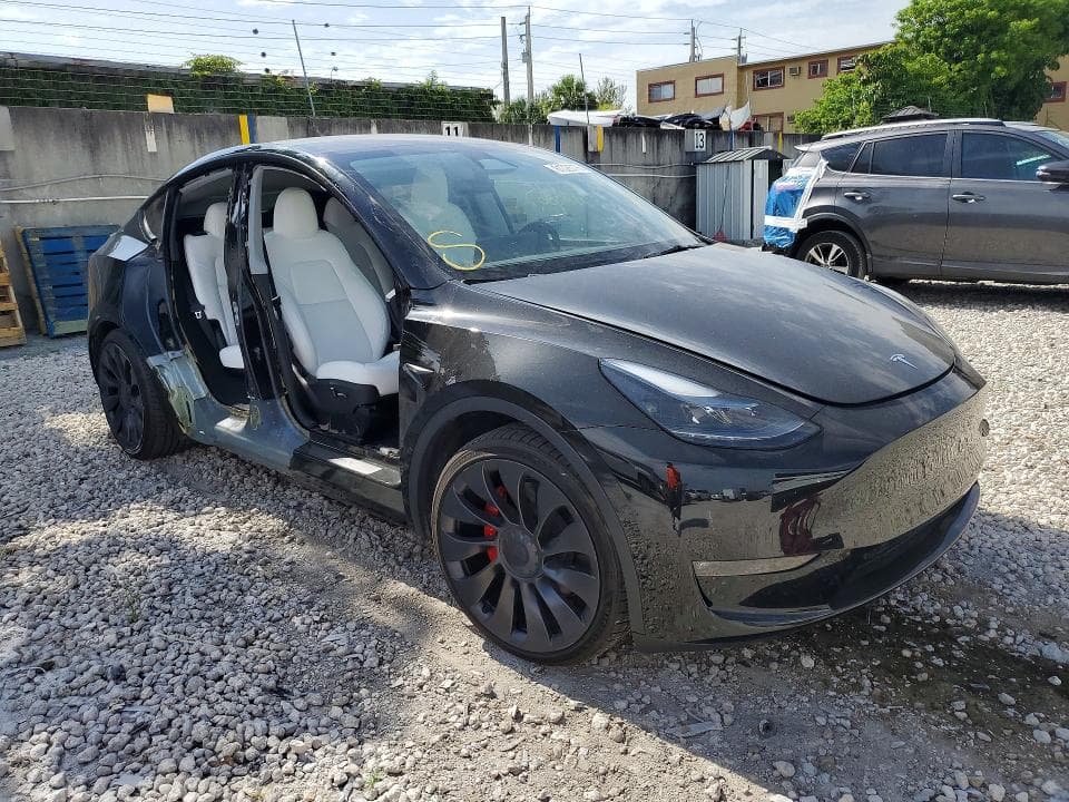 2023 TESLA MODEL Y 4