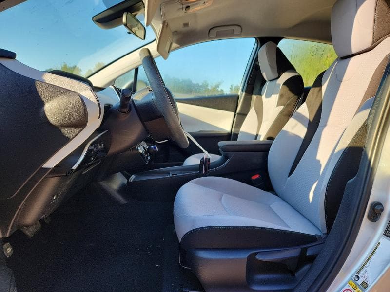 2019 TOYOTA PRIUS LE 7
