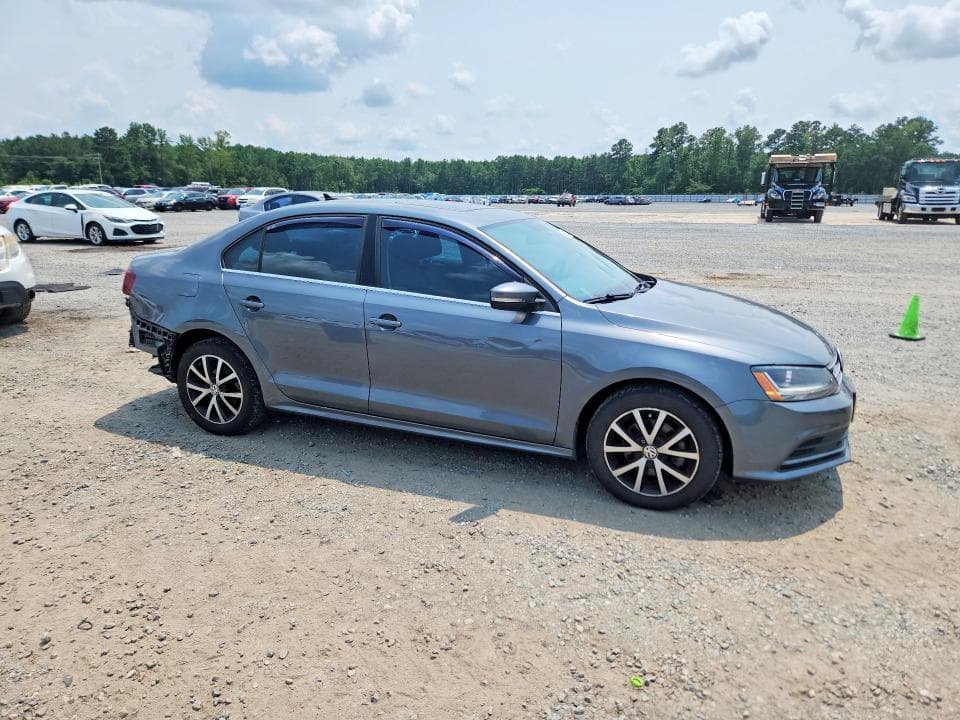 2017 VOLKSWAGEN JETTA SE 4