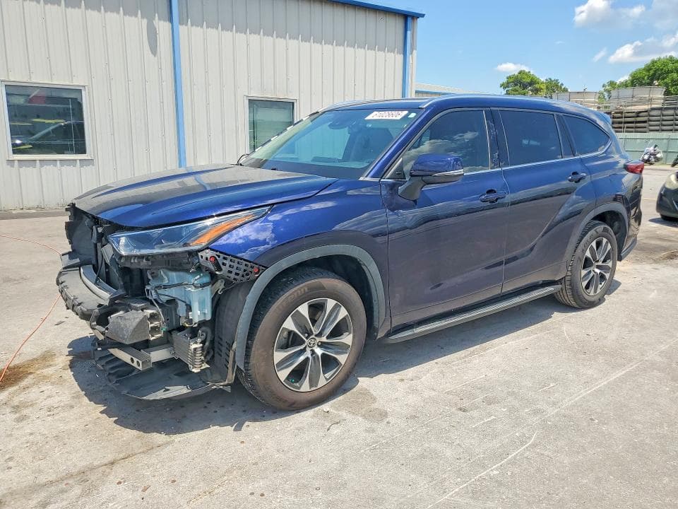 2021 TOYOTA HIGHLANDER XLE - 1
