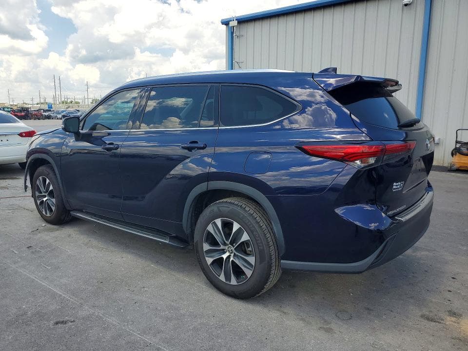 2021 TOYOTA HIGHLANDER XLE 2