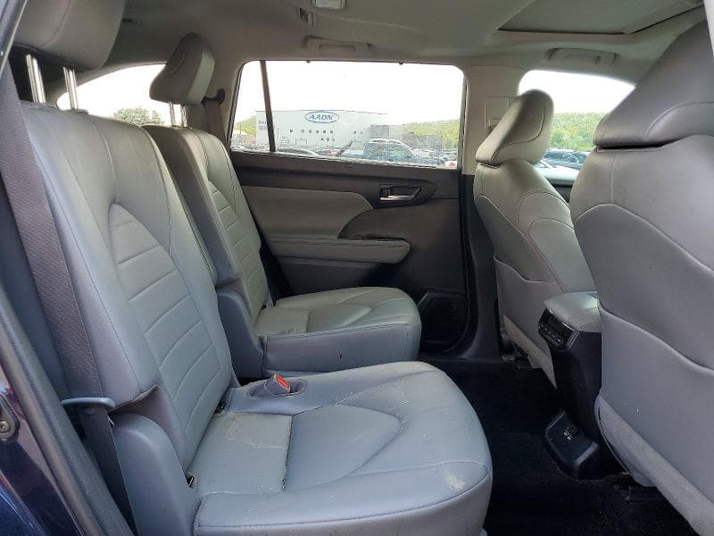 2021 TOYOTA HIGHLANDER XLE 11