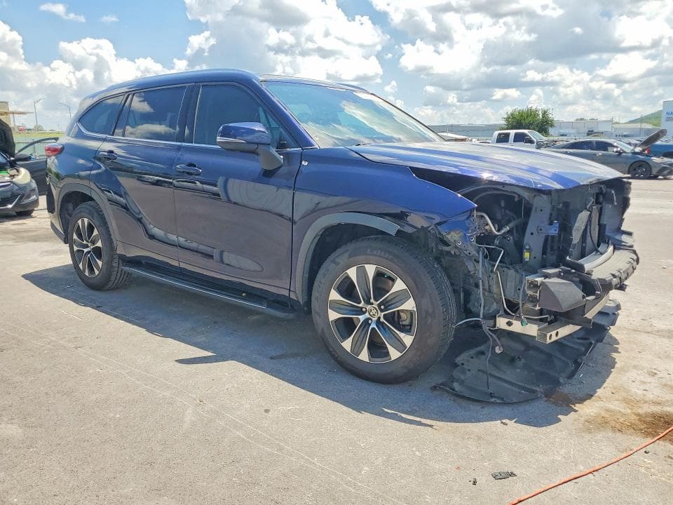 2021 TOYOTA HIGHLANDER XLE 4