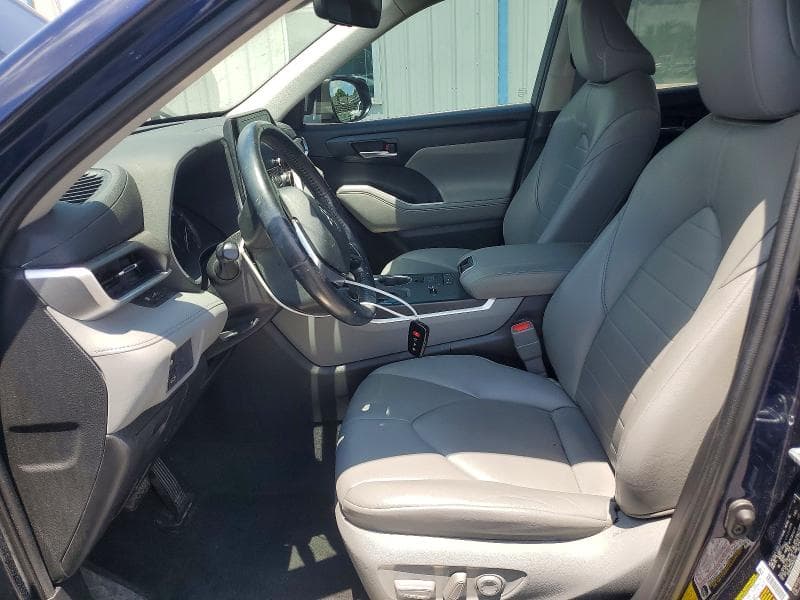 2021 TOYOTA HIGHLANDER XLE 7