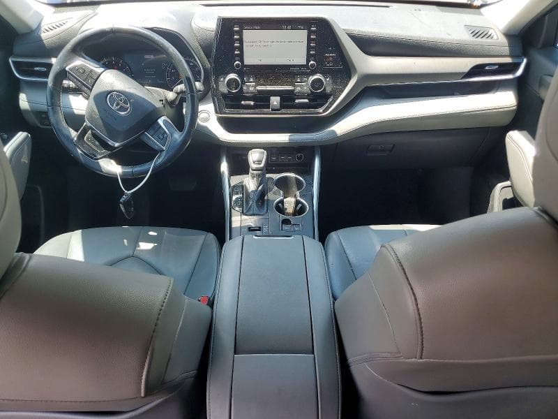 2021 TOYOTA HIGHLANDER XLE 8