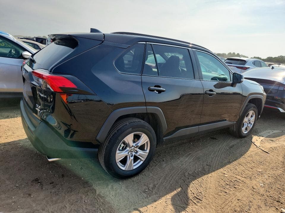 2025 TOYOTA RAV4 XLE XLE 3
