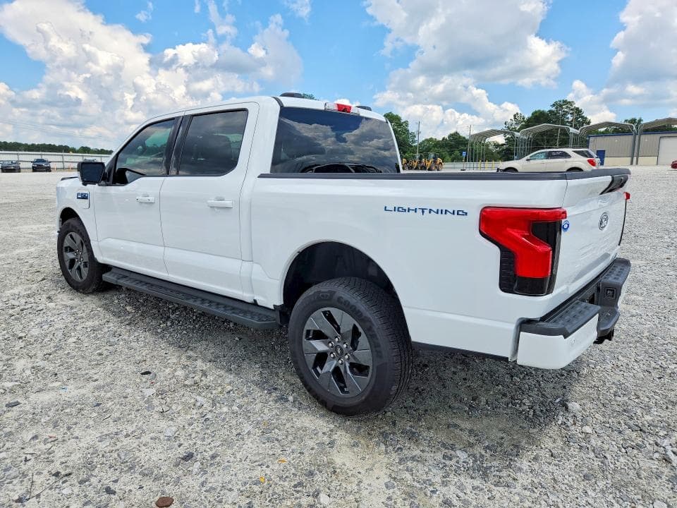 2025 FORD F150 LIGHTNING XLT 2