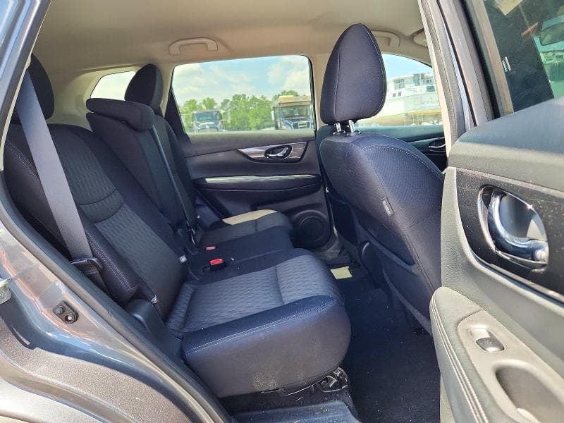 2017 NISSAN ROGUE SV 11