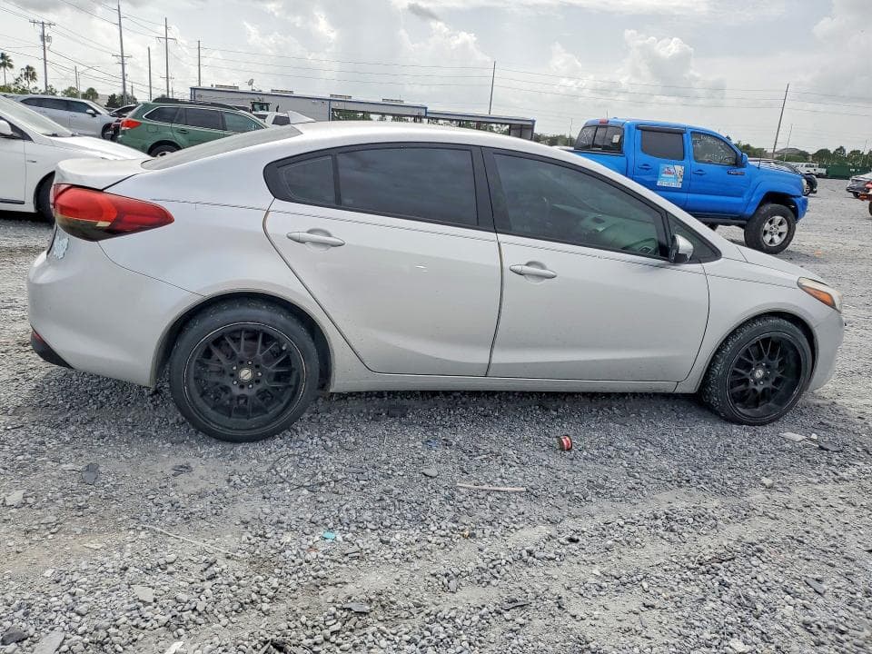 2017 KIA FORTE LX 3