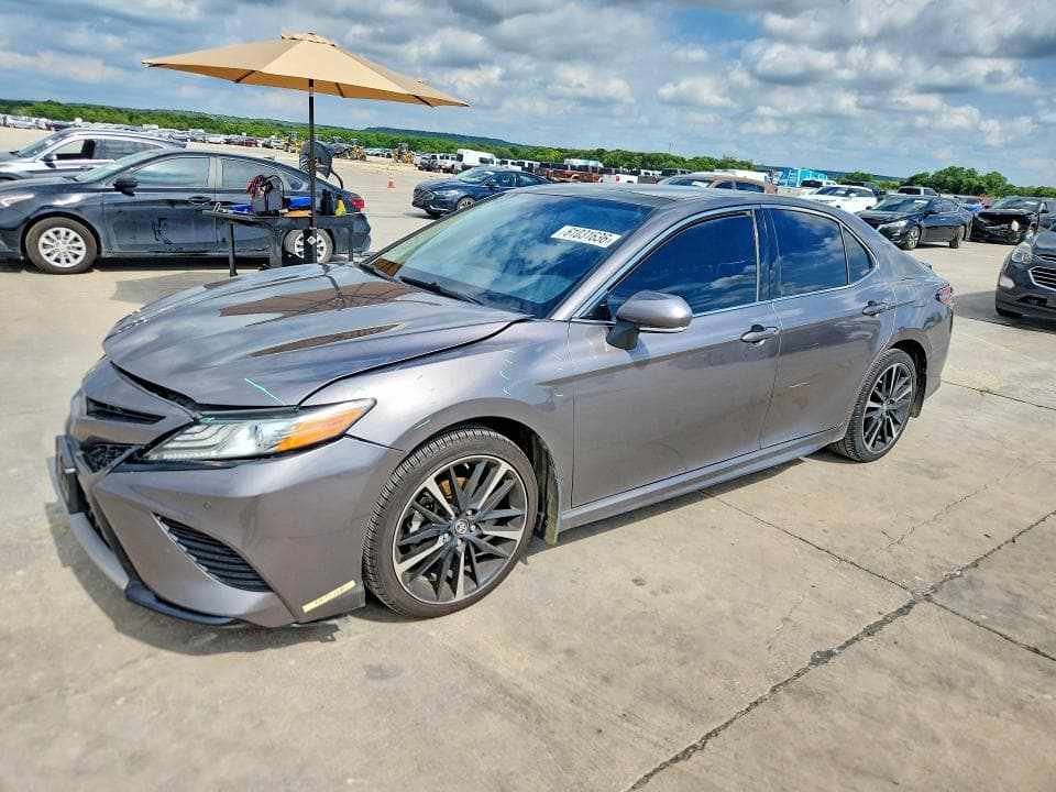 2018 TOYOTA CAMRY XSE - 1