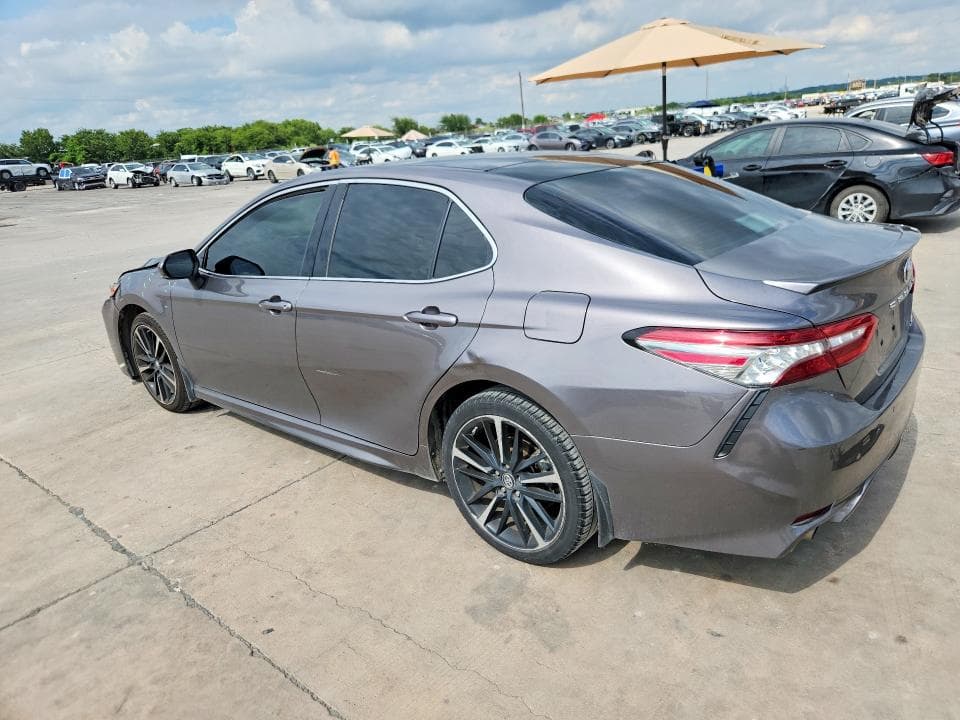 2018 TOYOTA CAMRY XSE 2