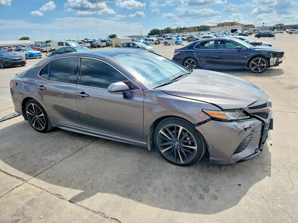 2018 TOYOTA CAMRY XSE 4