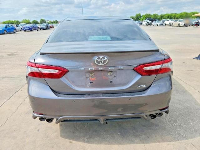 2018 TOYOTA CAMRY XSE 6