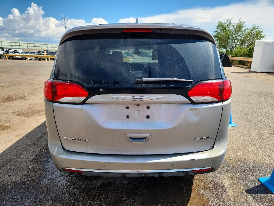 2018 CHRYSLER PACIFICA LIMITED 6