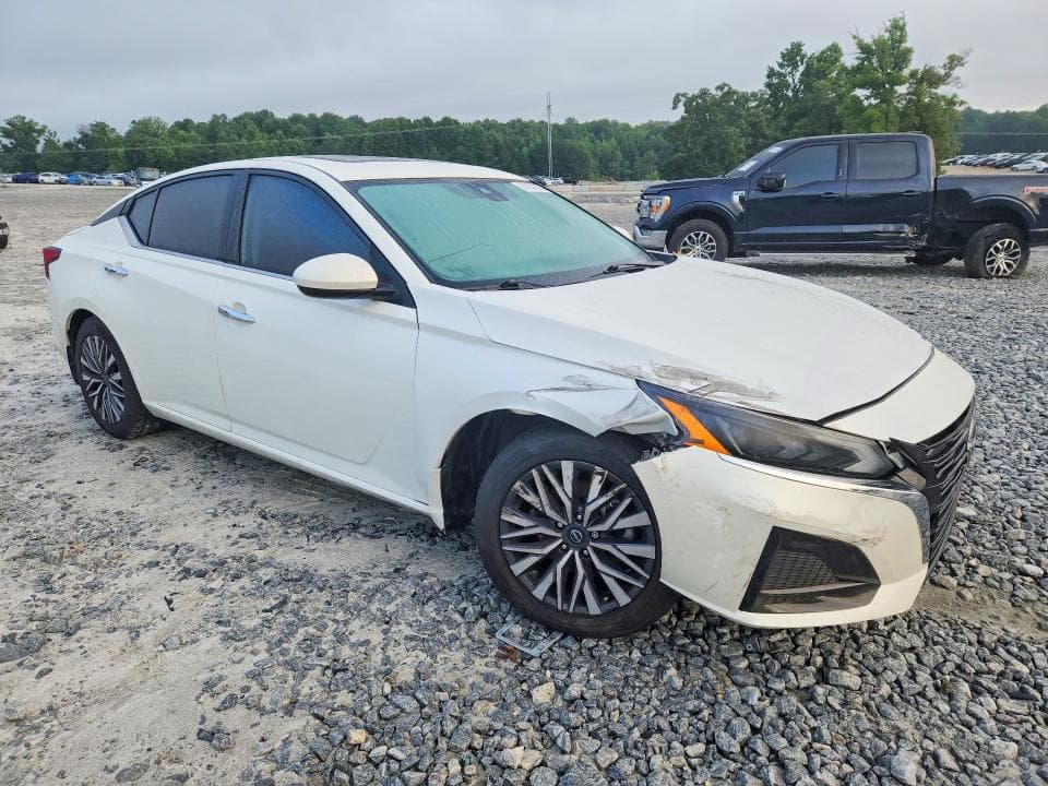 2023 NISSAN ALTIMA SV 4