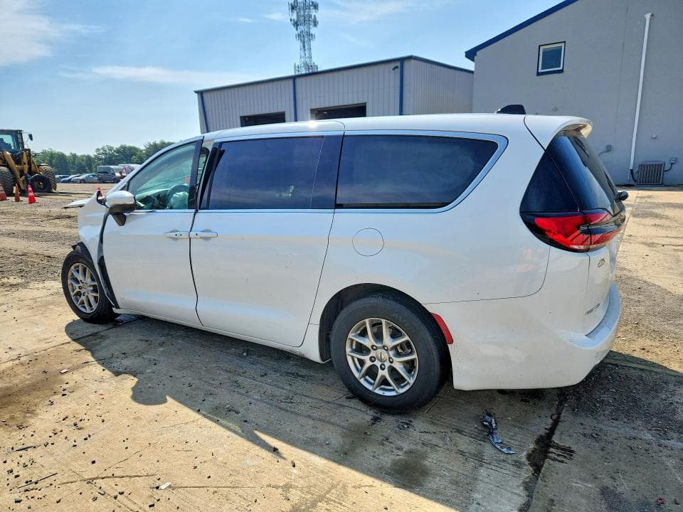 2023 CHRYSLER PACIFICA TOURING L 2
