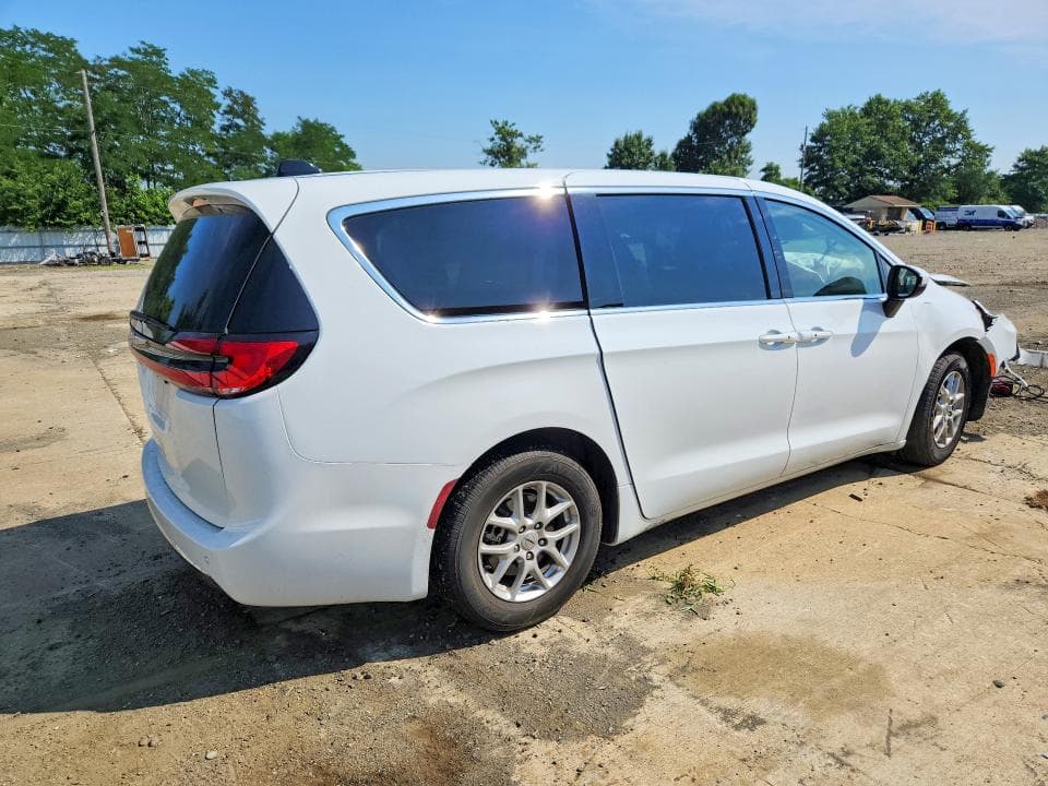 2023 CHRYSLER PACIFICA TOURING L 3