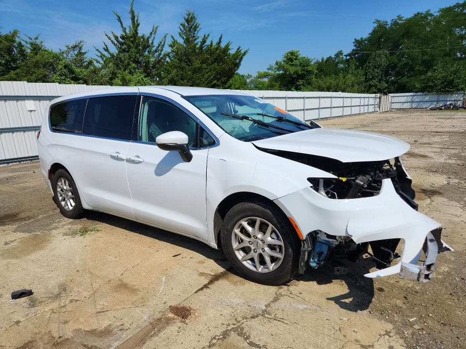 2023 CHRYSLER PACIFICA TOURING L 4