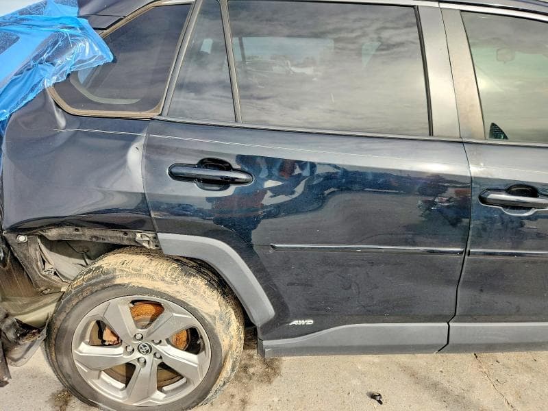 2021 TOYOTA RAV4 HYBRID XLE PREMIUM 11
