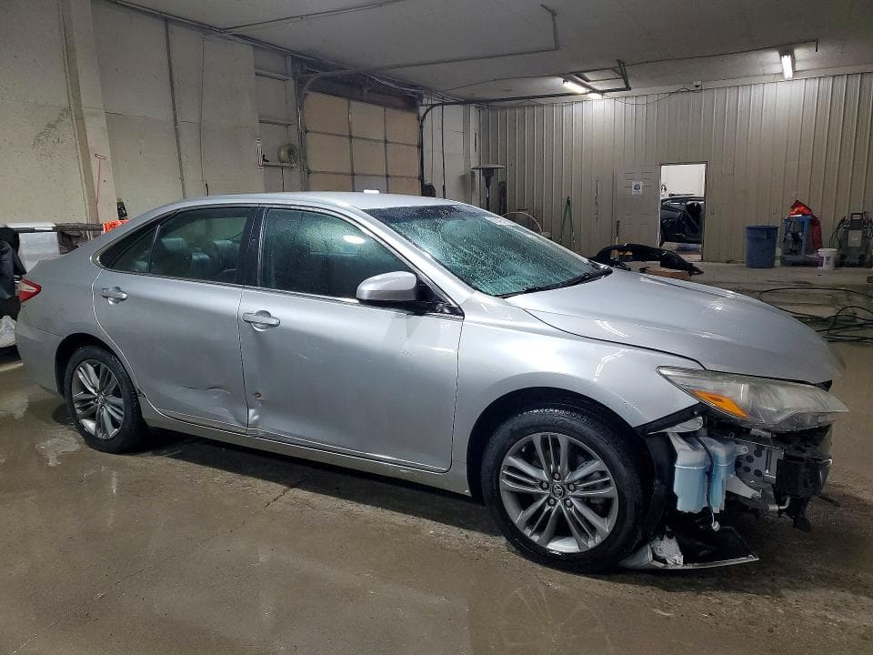 2017 TOYOTA CAMRY SE 4