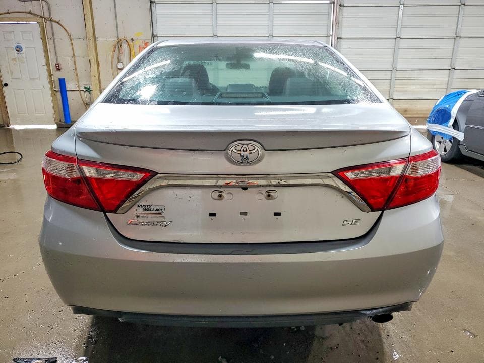 2017 TOYOTA CAMRY SE 6