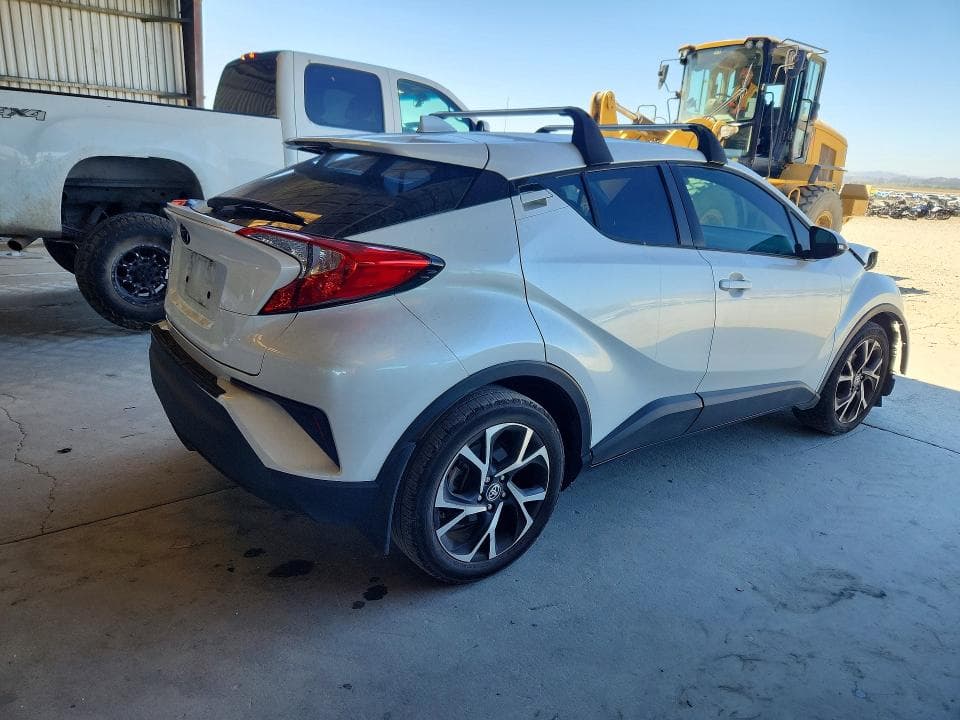2022 TOYOTA C-HR XLE 3