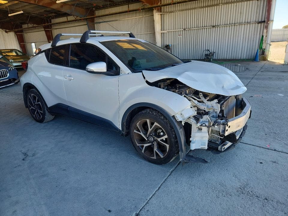 2022 TOYOTA C-HR XLE 4