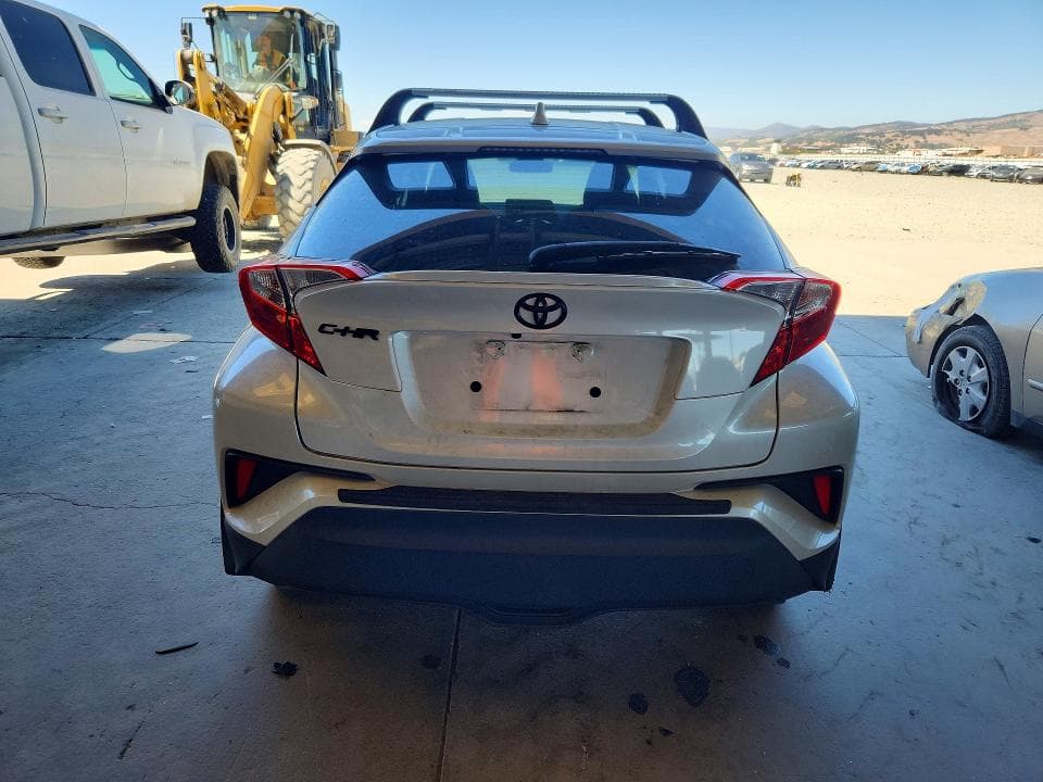 2022 TOYOTA C-HR XLE 6