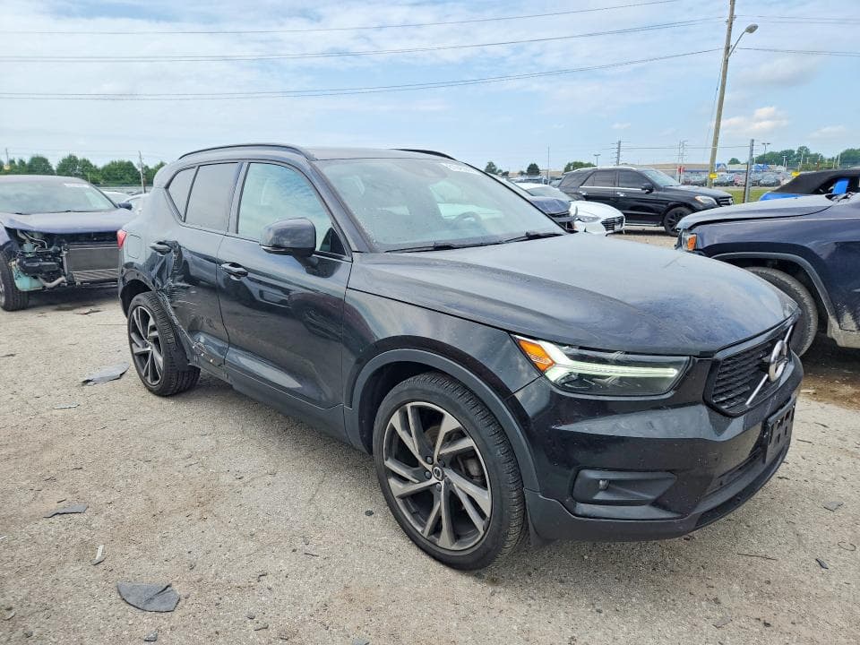 2019 VOLVO XC40 T5 R-DESIGN T5 R-DESIGN 4
