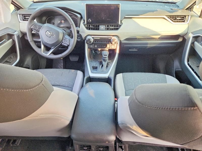 2025 TOYOTA RAV4 XLE 8
