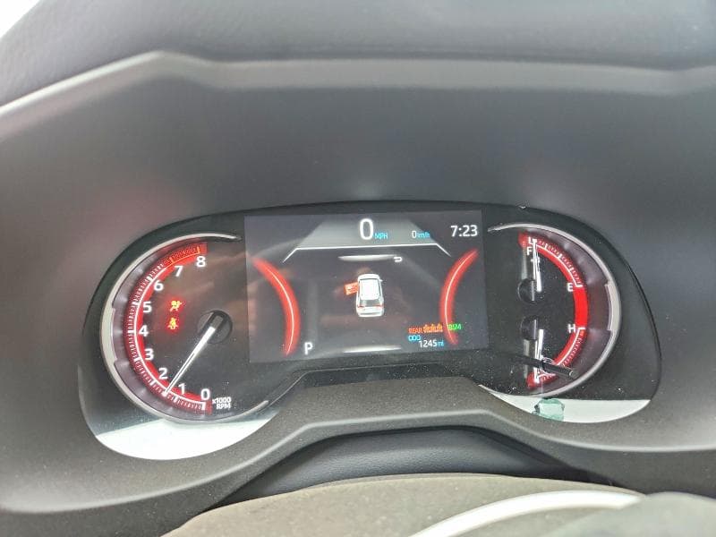 2025 TOYOTA RAV4 XLE 9