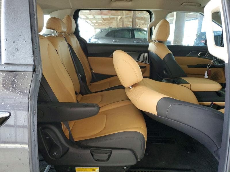 2024 KIA CARNIVAL LX LX 11