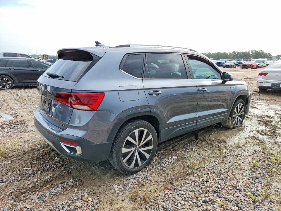 2022 VOLKSWAGEN TAOS SE 3