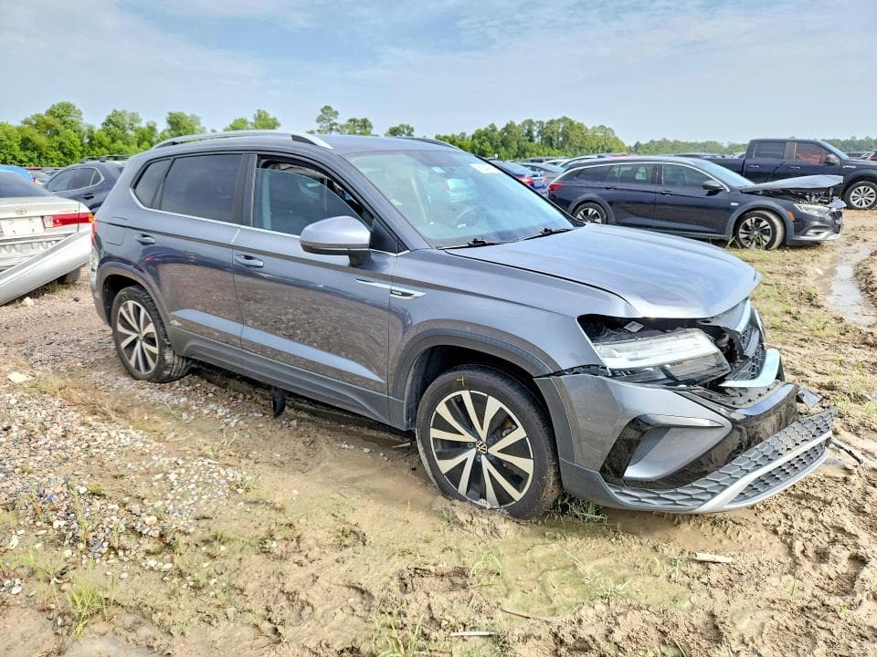 2022 VOLKSWAGEN TAOS SE 4
