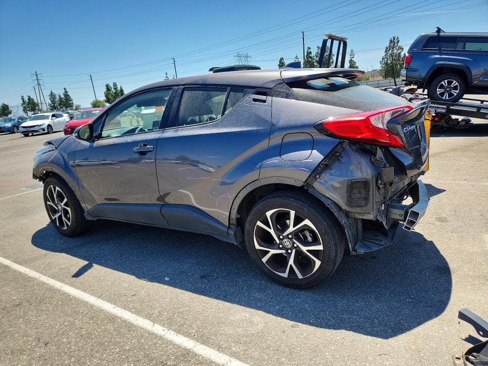 2021 TOYOTA C-HR XLE 2