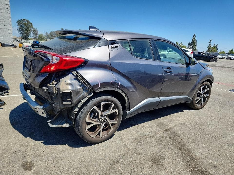 2021 TOYOTA C-HR XLE 3