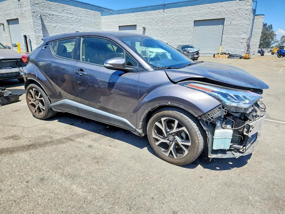 2021 TOYOTA C-HR XLE 4