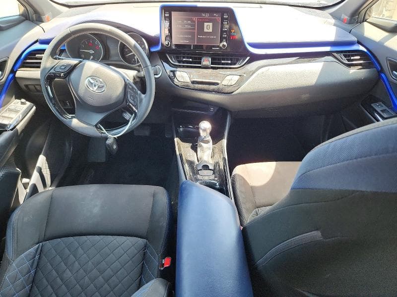 2021 TOYOTA C-HR XLE 8