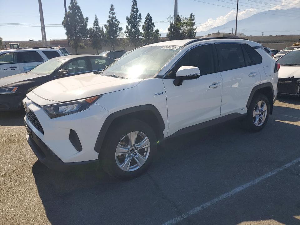2021 TOYOTA RAV4 LE 1
