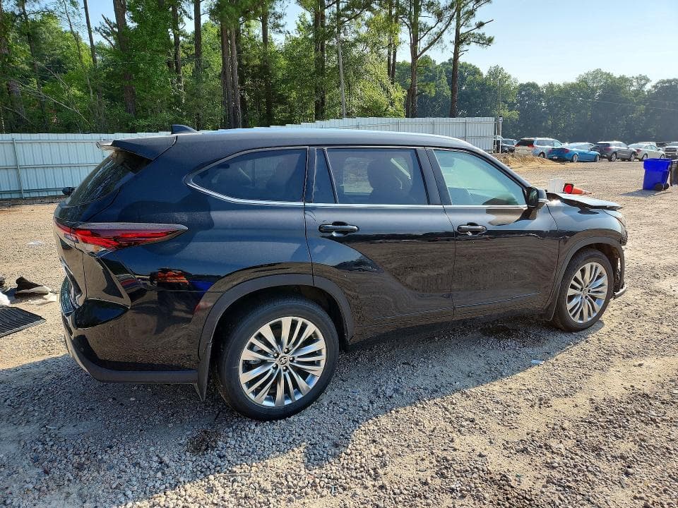 2026 TOYOTA HIGHLANDER PLATINUM 3