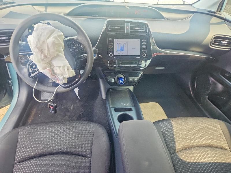 2021 TOYOTA PRIUS LE 8
