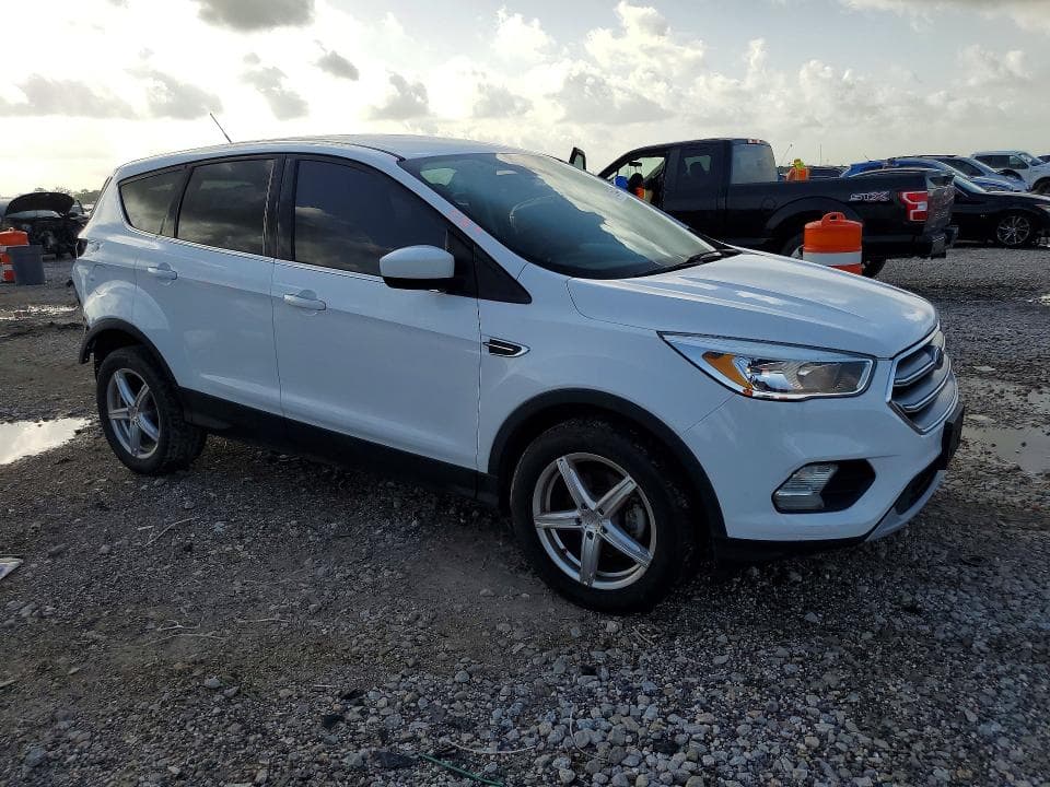 2017 FORD ESCAPE SE 4