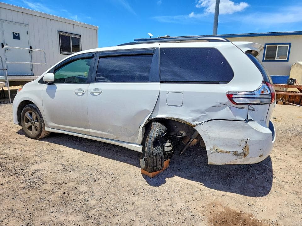 2020 TOYOTA SIENNA LE 2