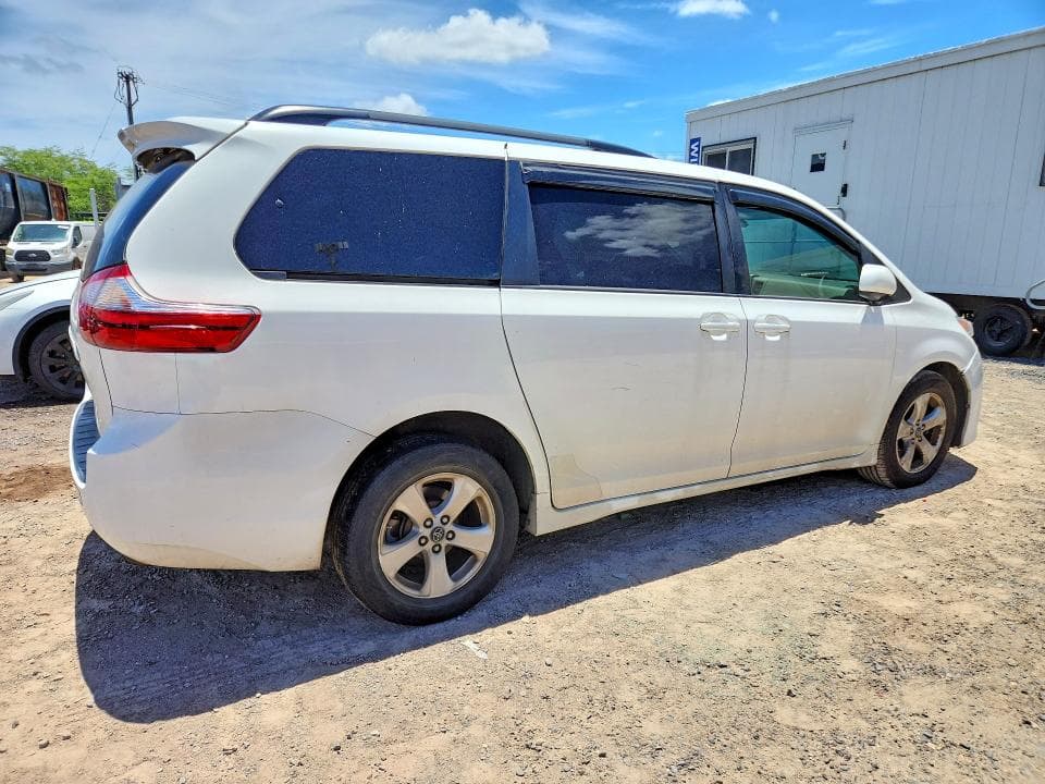 2020 TOYOTA SIENNA LE 3