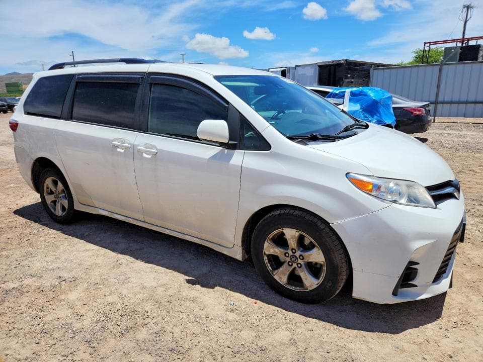 2020 TOYOTA SIENNA LE 4
