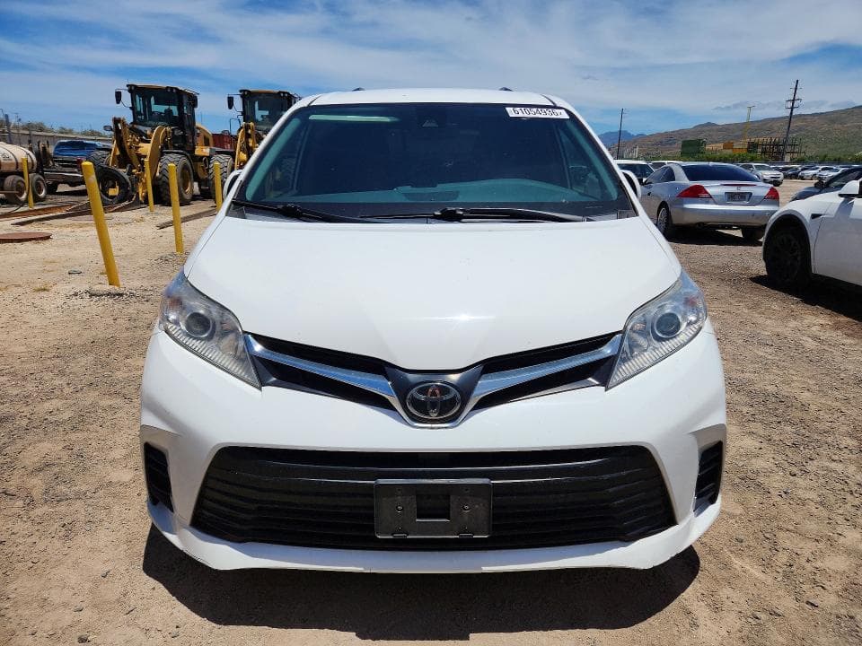 2020 TOYOTA SIENNA LE 5