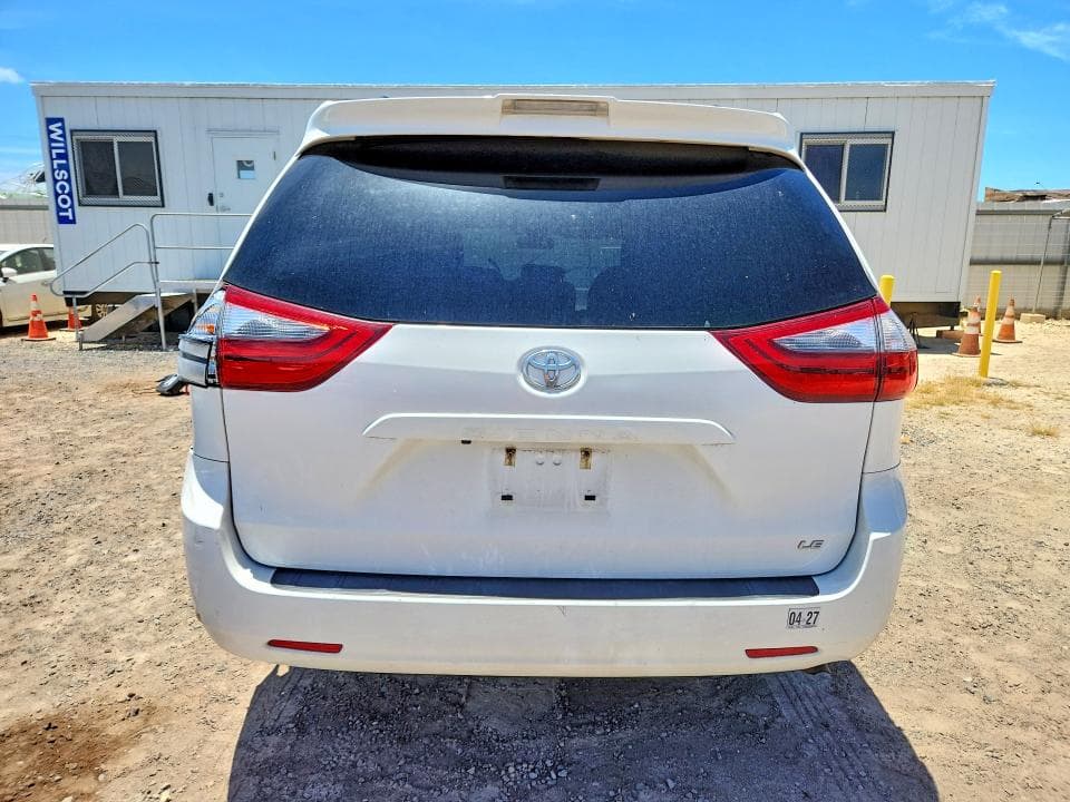 2020 TOYOTA SIENNA LE 6